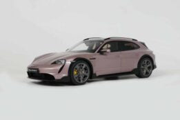 GT440 - PORSCHE TAYCAN TURBO S CROSS TURISMO PINK 2022