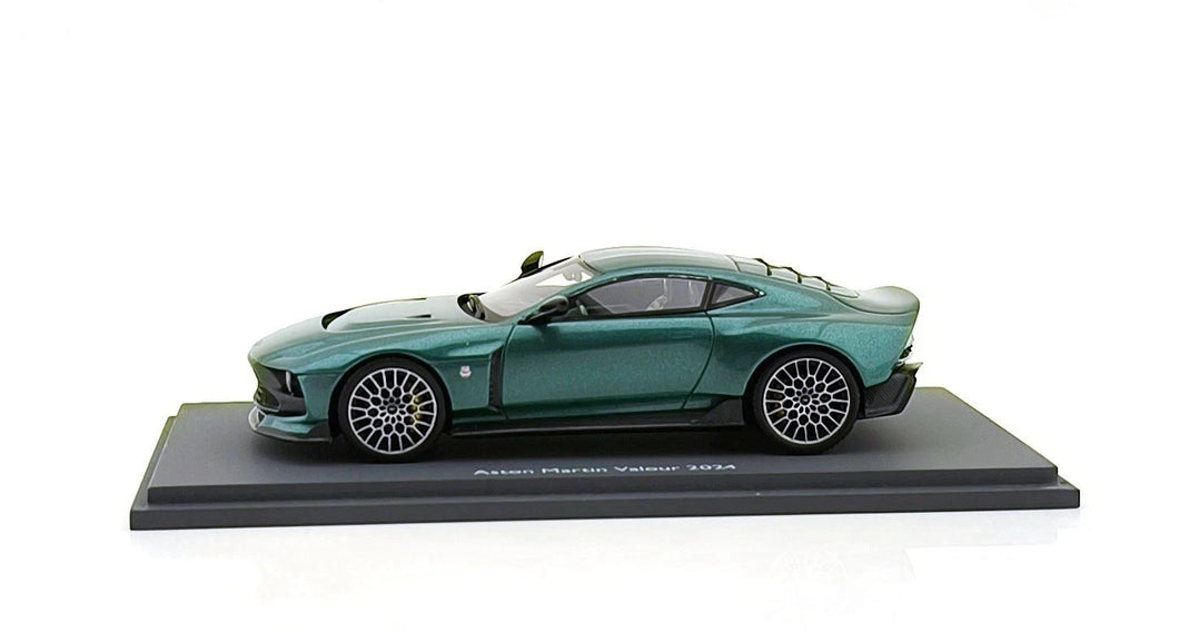 43U00063 - ASTON MARTIN VALOUR 2024