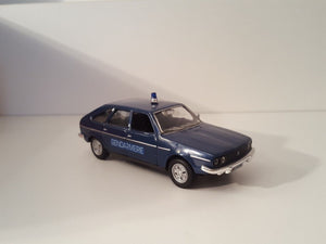 NOR513007 - RENAULT 30 POLICE BLUE