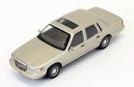 PRD102 - LINCOLN TOWN CAR 1996 CHAMPAGNE